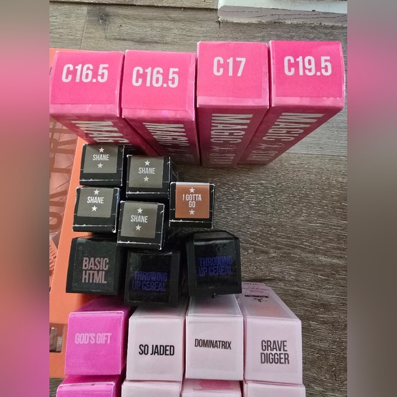 Assorted Makeup Collection - Picture 4 of 4